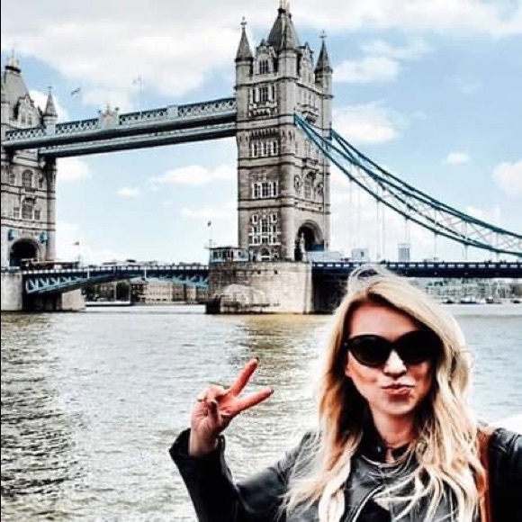 Meet your Posher, Candice - Picture 3 of 6